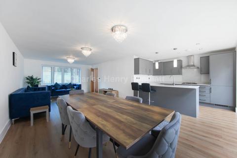 4 bedroom detached house for sale, Rookwood Gardens, London E4