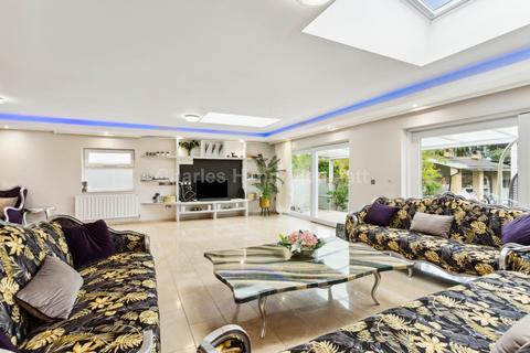 7 bedroom detached house for sale, Chase Side, London N14