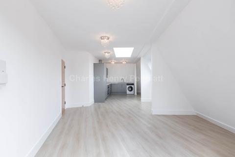 2 bedroom apartment for sale, Bush Close, Ilford IG2