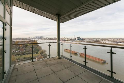 3 bedroom penthouse to rent, Mast Quay, London SE18