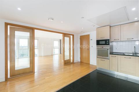 3 bedroom penthouse to rent, Mast Quay, London SE18