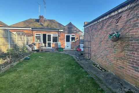 3 bedroom semi-detached bungalow for sale, Rochford Avenue, Shenfield, Brentwood