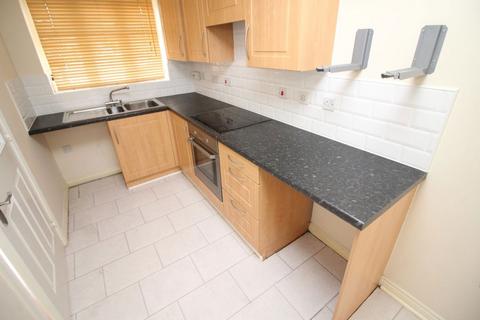 2 bedroom townhouse to rent, Stuart Close, Platt Bridge