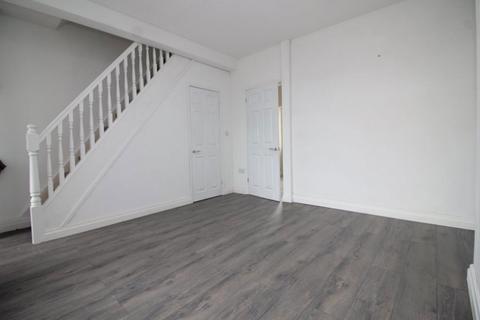 3 bedroom terraced house to rent, Holt Street, Hindley