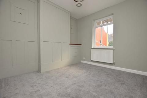 3 bedroom terraced house to rent, Castle Hill Road, Hindley