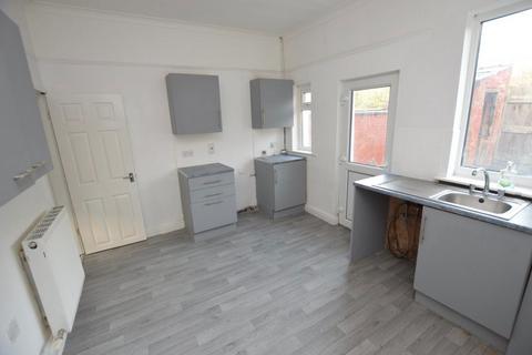 2 bedroom terraced house to rent, Bank Street, Platt Bridge