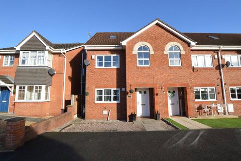 3 bedroom townhouse to rent, Merefield Close, Hindley