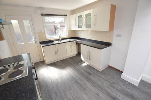 3 bedroom terraced house to rent, Spendmore Lane, Coppull