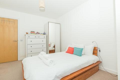 2 bedroom serviced apartment to rent, Spencer Way, London E1