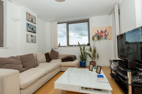 2 bedroom serviced apartment to rent, Spencer Way, London E1