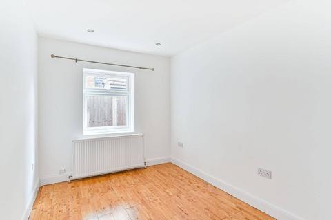 2 bedroom flat to rent, Sydenham Road, Croydon, CR0