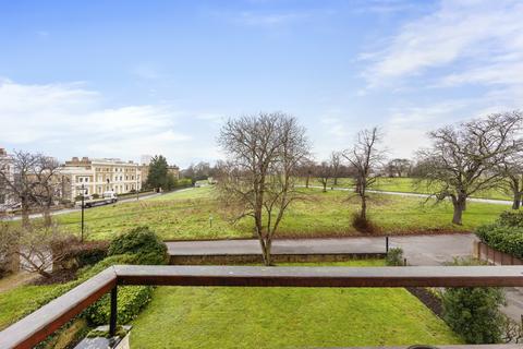 2 bedroom flat for sale, The Orchard Blackheath SE3