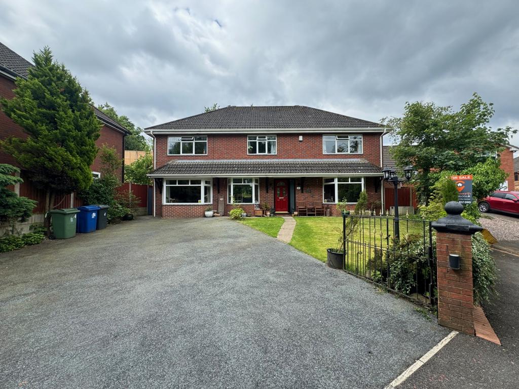 Impressive 4 Bedroom Detached House For Sale