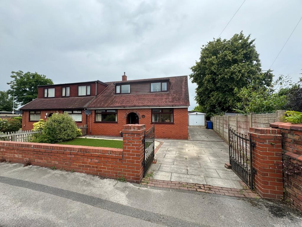 Park Lane Abram, WN2 5XJ 3 bed bungalow - £210,000