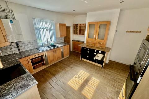 3 bedroom end of terrace house for sale, Wigan Road, Hindley, WN2 3BL