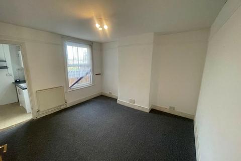 3 bedroom terraced house to rent, Martin Road, Ipswich IP2