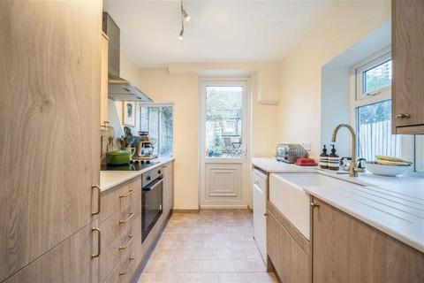 2 bedroom flat for sale, Overcliff Road, London SE13