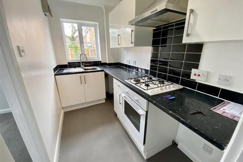 1 bedroom end of terrace house to rent, Spurcroft, Luton