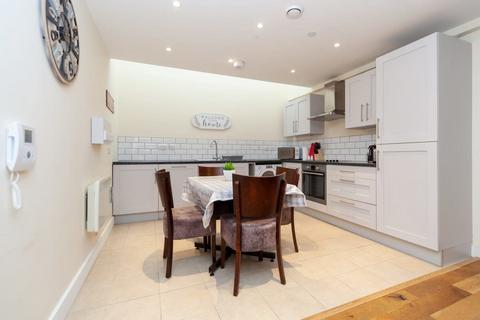 2 bedroom serviced apartment to rent, Trinity Gardens, London SW9