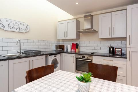 2 bedroom serviced apartment to rent, Trinity Gardens, London SW9