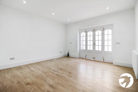 3 bedroom end of terrace house to rent, Brookehowse Road, London, SE6