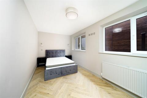 2 bedroom apartment to rent, Garden Apartment, St John's Wood, NW8