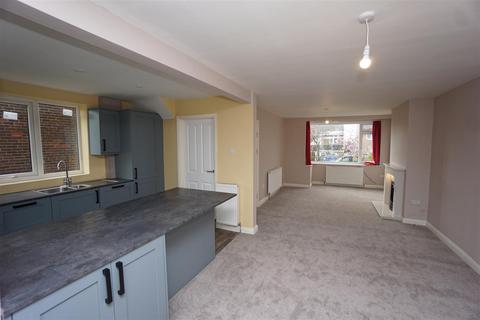 3 bedroom semi-detached house to rent, Winchester Road, Lodge Moor, Sheffield