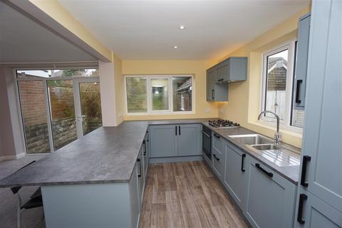 3 bedroom semi-detached house to rent, Winchester Road, Lodge Moor, Sheffield