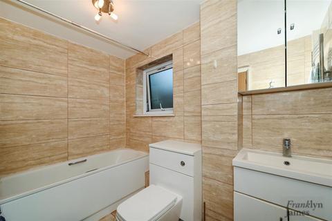27 Barnfield Place, London, E14 9YA