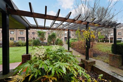 27 Barnfield Place, London, E14 9YA