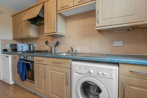 3 bedroom flat to rent, 2941L – Dicksonfield, Edinburgh, EH7 5ND