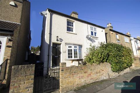 2 bedroom semi-detached house to rent, Alfred Road, Essex IG9