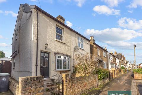 2 bedroom semi-detached house to rent, Alfred Road, Essex IG9