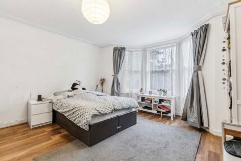 1 bedroom flat to rent, Richmond Road, Twickenham TW1