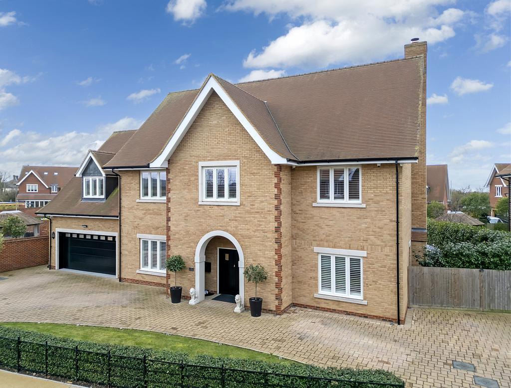 5 Bed Detached House