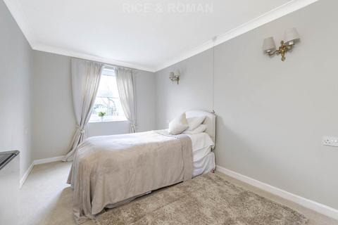1 bedroom retirement property for sale, Queens Road, London SW19