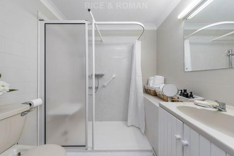 1 bedroom retirement property for sale, Queens Road, London SW19