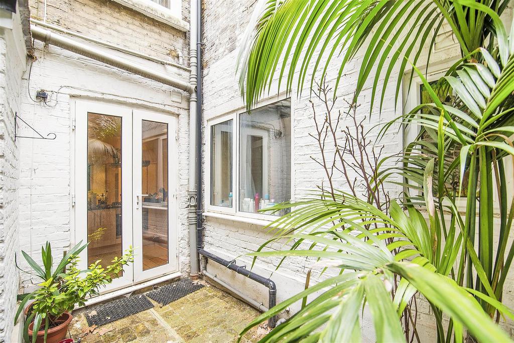 Lettings Hammersmith Shepherds Bush Road    Garden