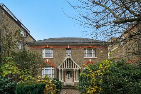 63d Carleton Road, London, N7 0ET