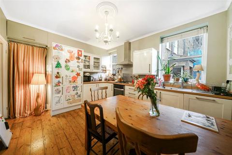 63d Carleton Road, London, N7 0ET