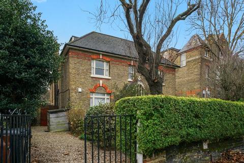 63d Carleton Road, London, N7 0ET