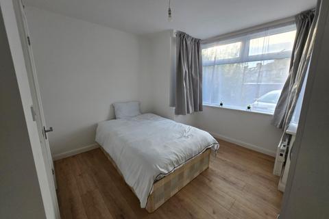 Studio to rent, Toorack Road, Harrow