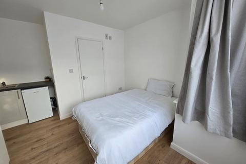 Studio to rent, Toorack Road, Harrow