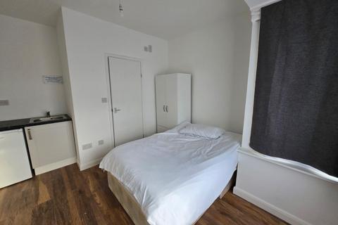 Studio to rent, Toorack Road, Harrow