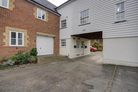 2 bedroom flat to rent, Kinnings Row, Tonbridge TN9