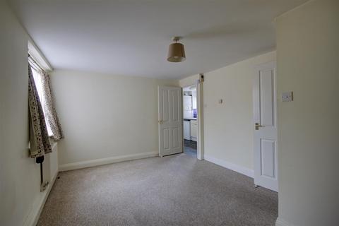 2 bedroom flat to rent, Kinnings Row, Tonbridge TN9