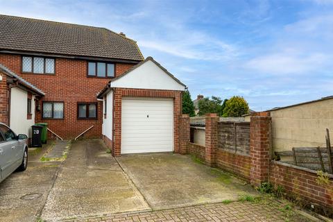 3 bedroom end of terrace house for sale, Broad Gardens, Portsmouth PO6