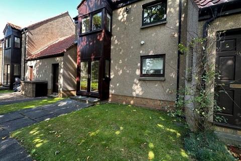 2 bedroom flat to rent, Greenside Court, Fife