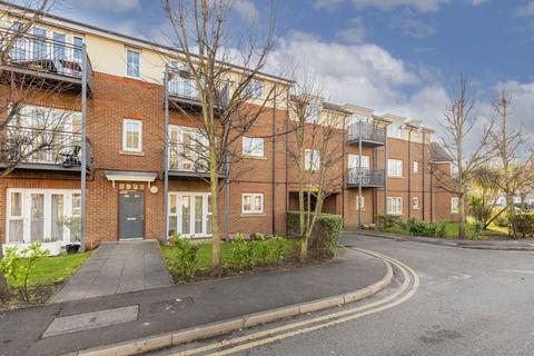 2 bedroom flat to rent, Hemlock Close, London SW16