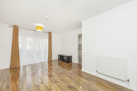 2 bedroom flat to rent, Hemlock Close, London SW16